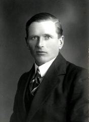 David Spjut 1928, passbild inför resan till USA.           